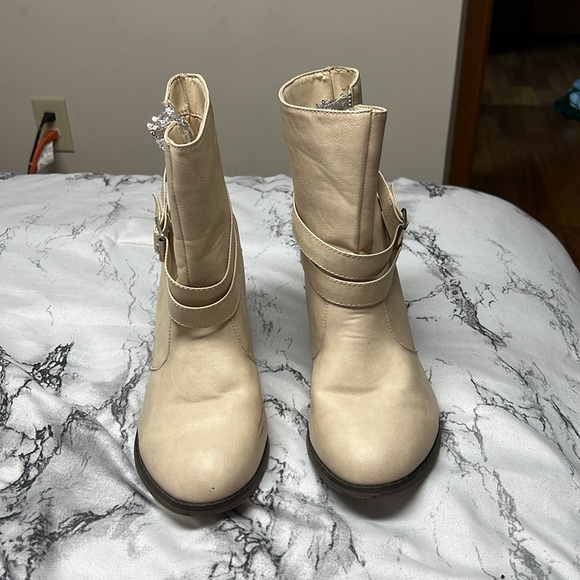 Vanity Boots - Picture 4 of 5